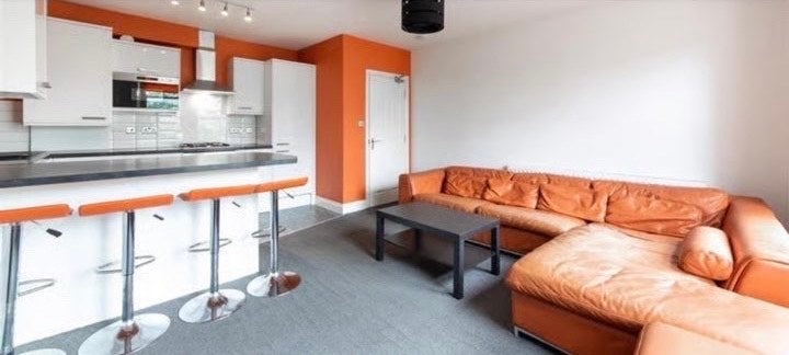 Room Jesmond Road in Newcastle upon Tyne