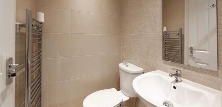 Room Jesmond Road in Newcastle upon Tyne