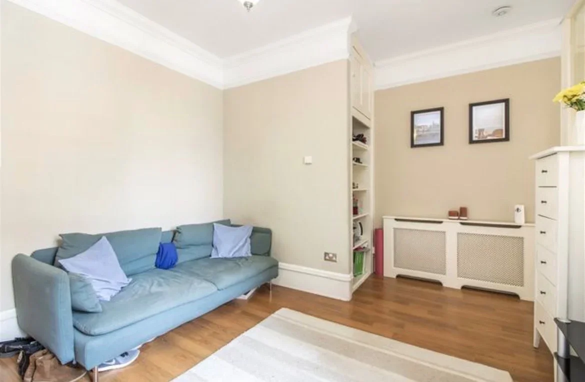 Flat Sutton Lane North in Greater London