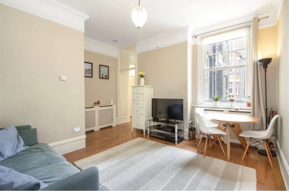 Flat Sutton Lane North in Greater London