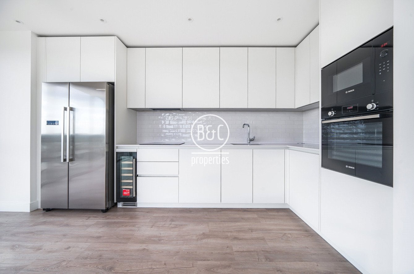 Flat Beresford Avenue in Greater London