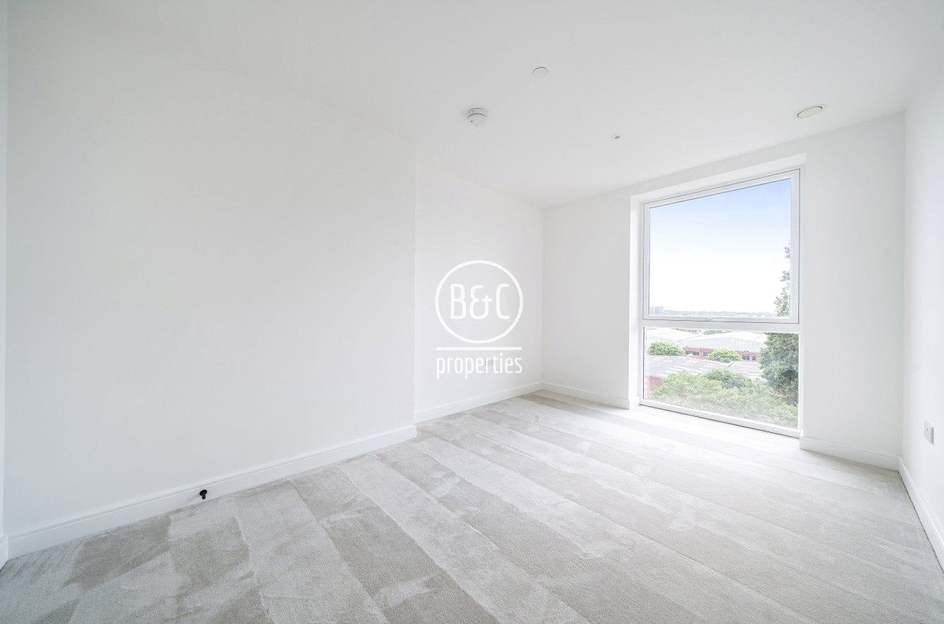 Flat Beresford Avenue in Greater London