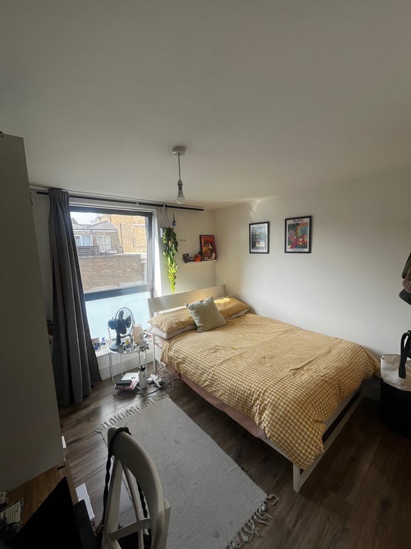 Room Shacklewell Lane in Greater London