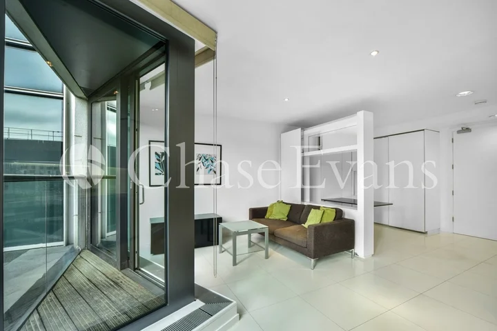 Flat Crossharbour Plaza in Greater London
