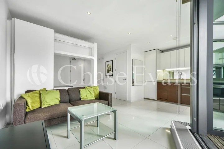 Flat Crossharbour Plaza in Greater London