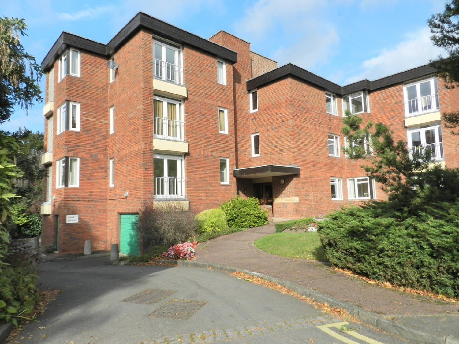 Flat Eldorado Crescent in Cheltenham