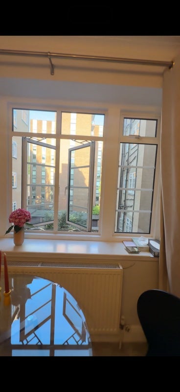 Flat Vicarage Gate in Greater London
