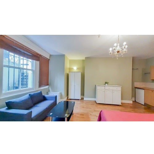 Flat Holland Road in Greater London