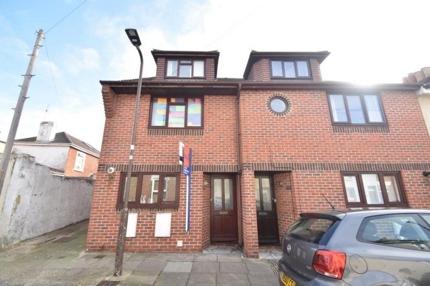 Flat Goodwood Road in Portsmouth