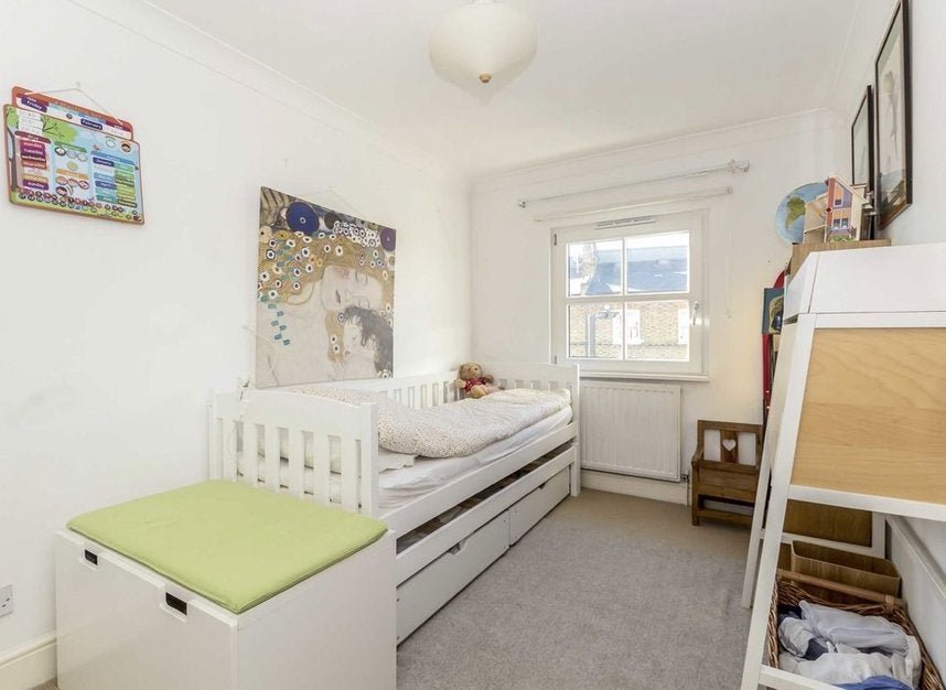 Flat Blythe Road in Greater London