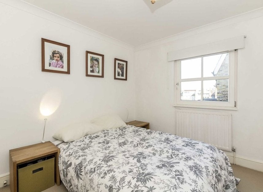 Flat Blythe Road in Greater London