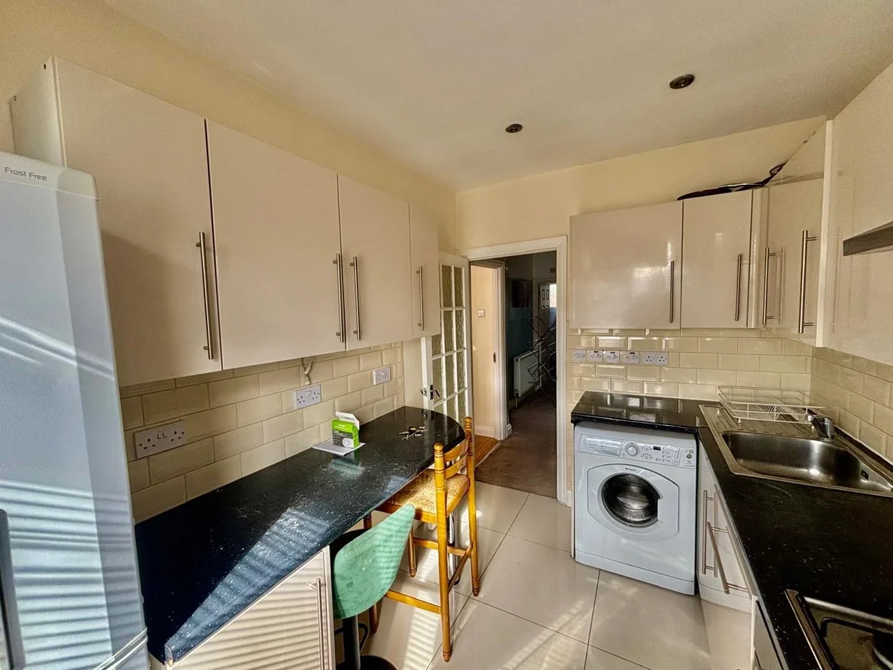 Flat Eastcote Lane in Greater London