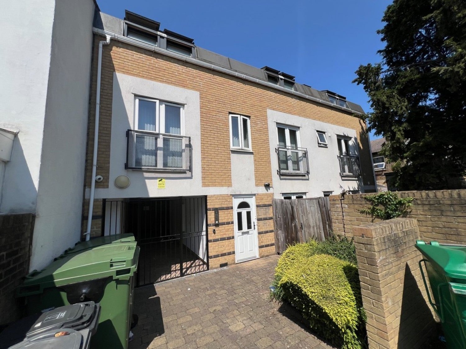 Flat Cherry Orchard Road in Greater London