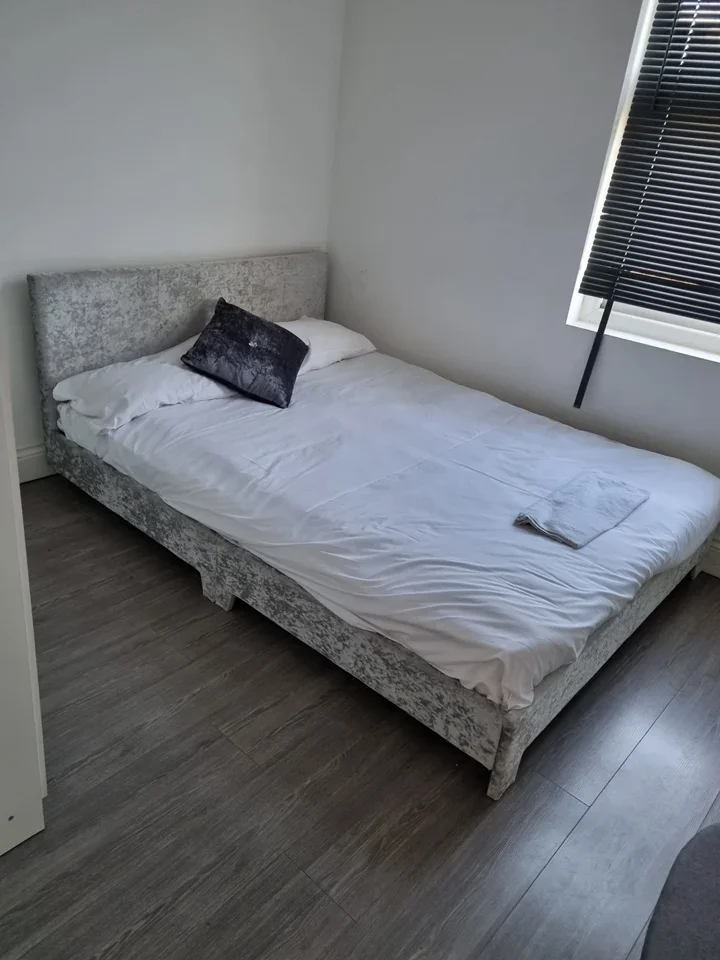 Room Brighton Road in Greater London