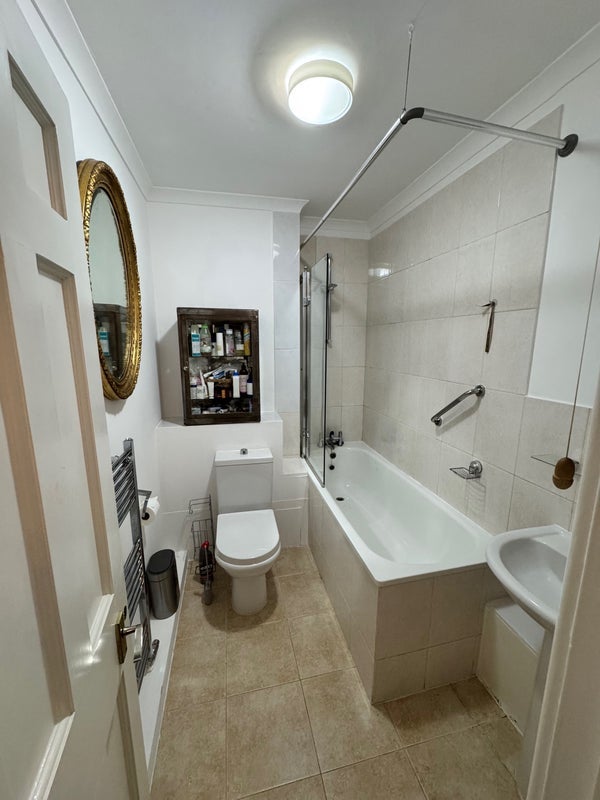 Room Porchester Road in City of Westminster