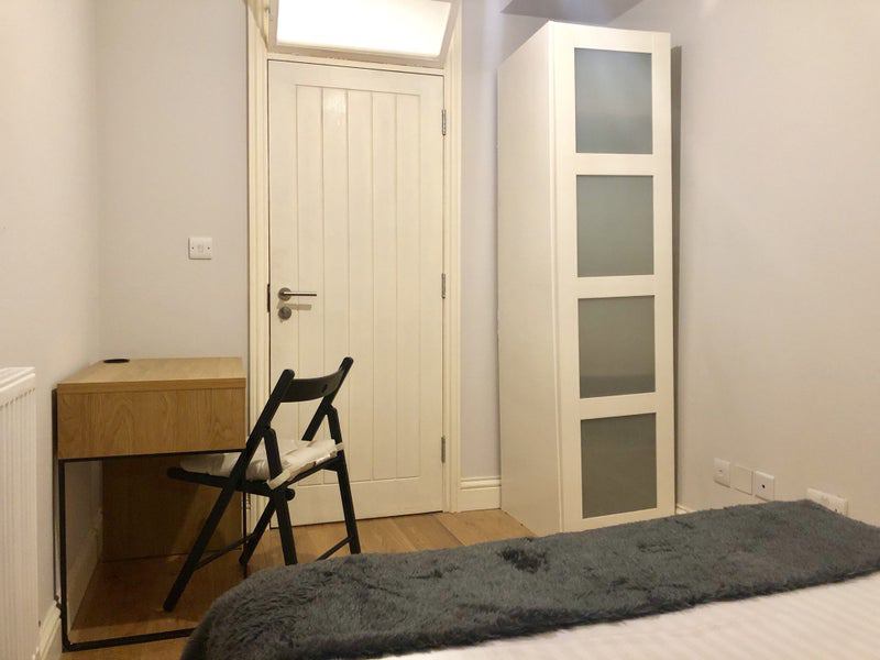 Flat Clapham Road in Greater London