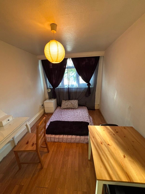 Room Woking Close in Greater London