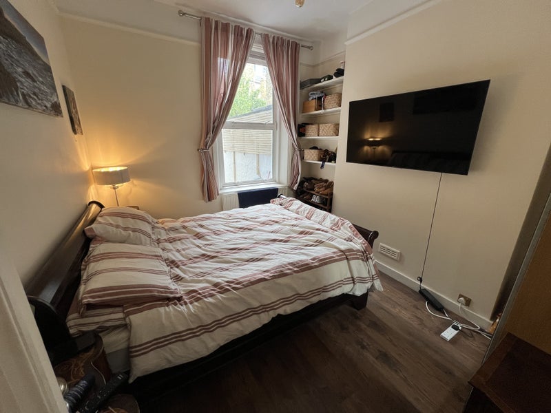 Room Fulham Palace Road in Greater London