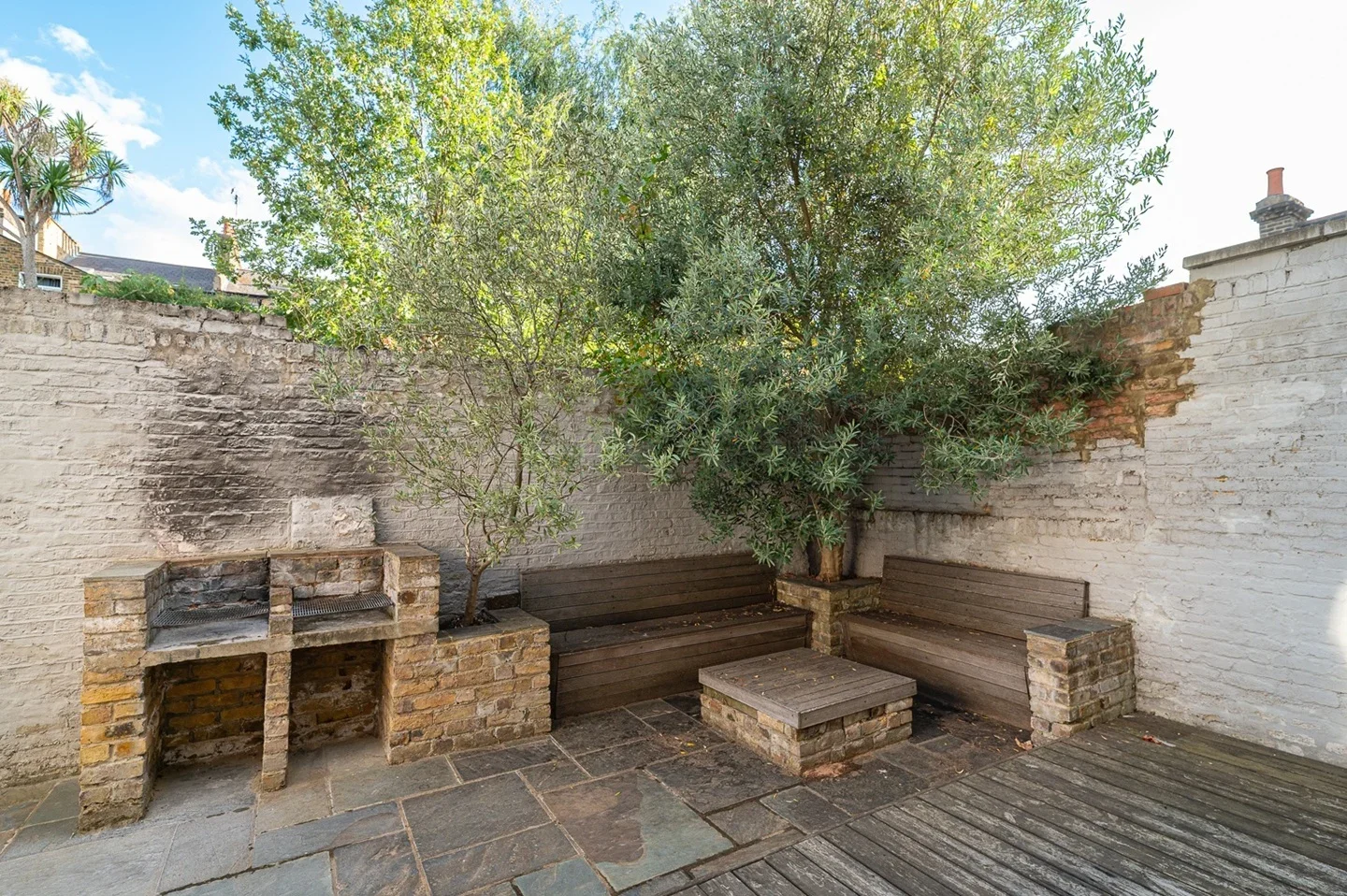 Flat Chantrey Road in Greater London
