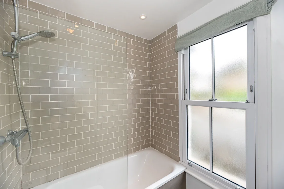 Flat Chantrey Road in Greater London