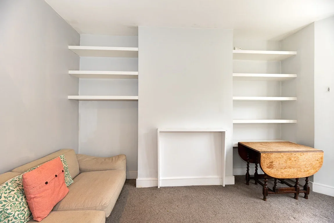 Flat Chantrey Road in Greater London