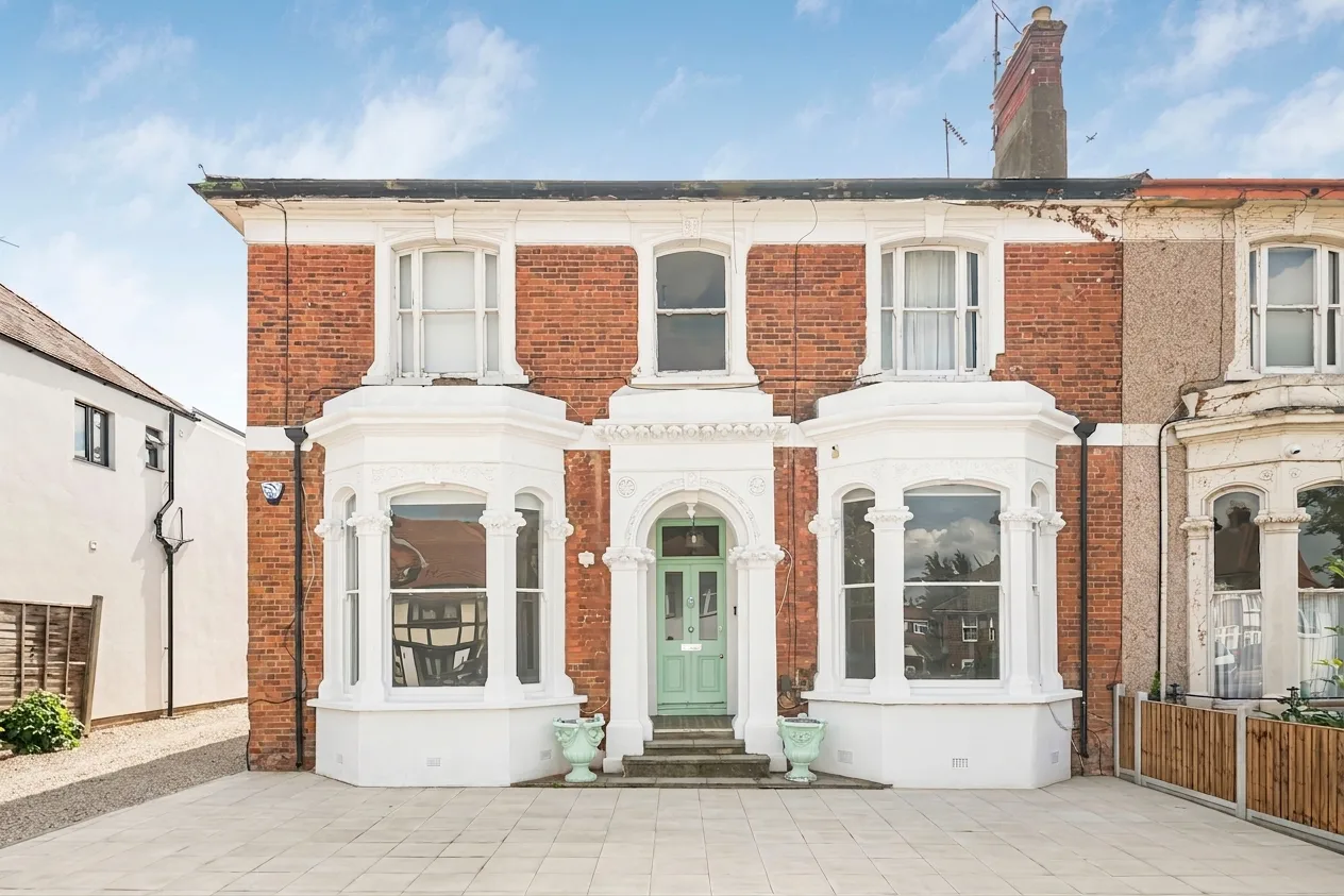 Flat Nether Street in Greater London