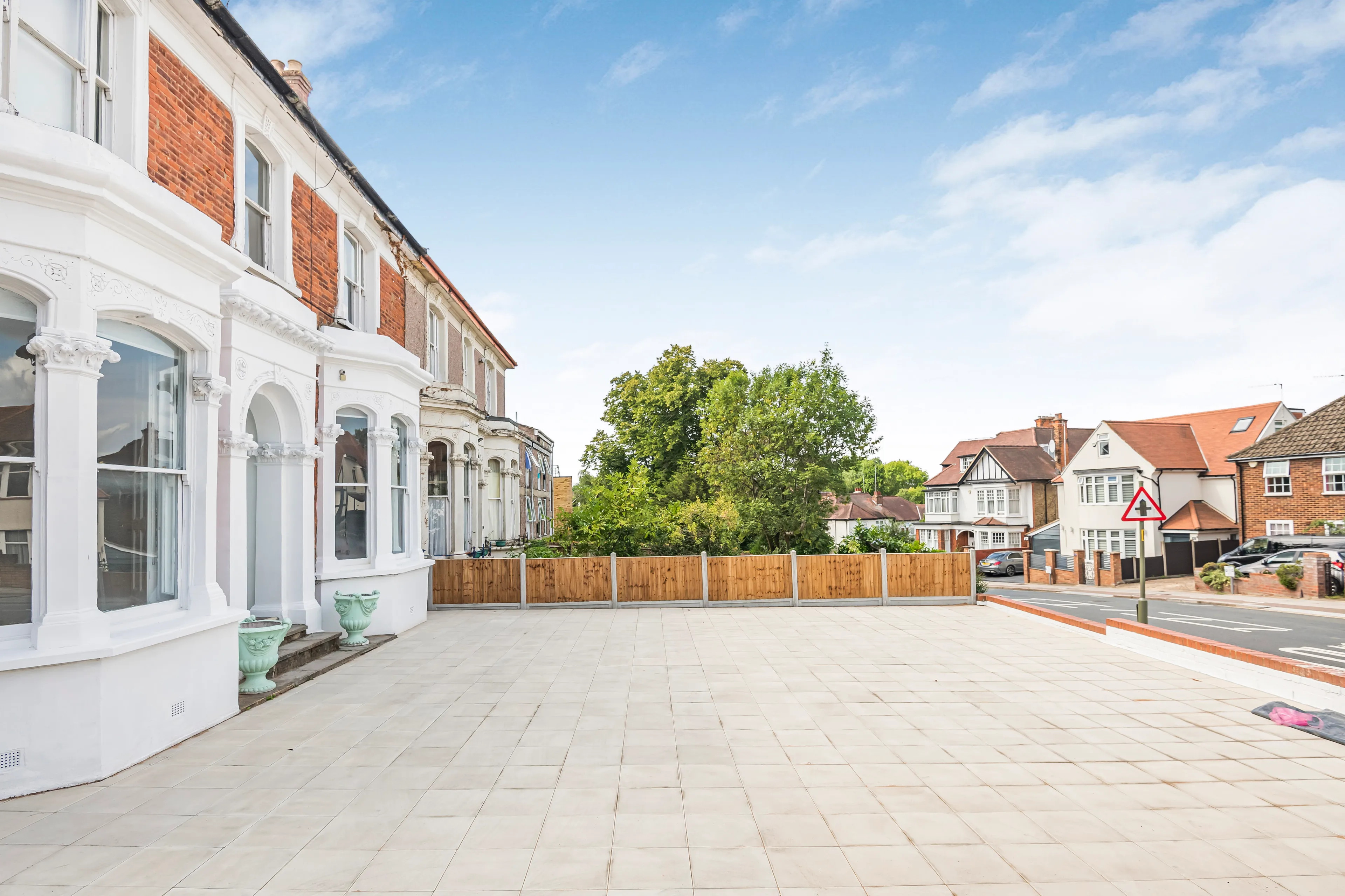 Flat Nether Street in Greater London