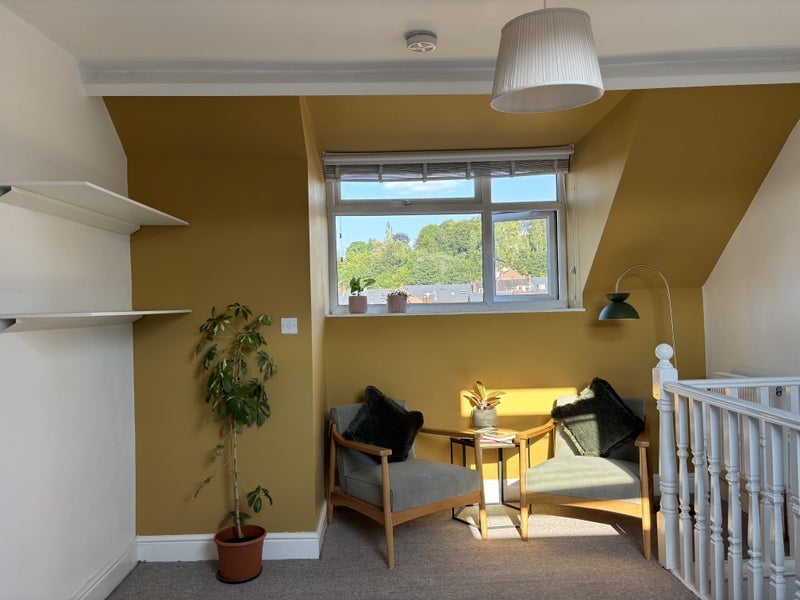 Room Tullibardine Road in Sheffield