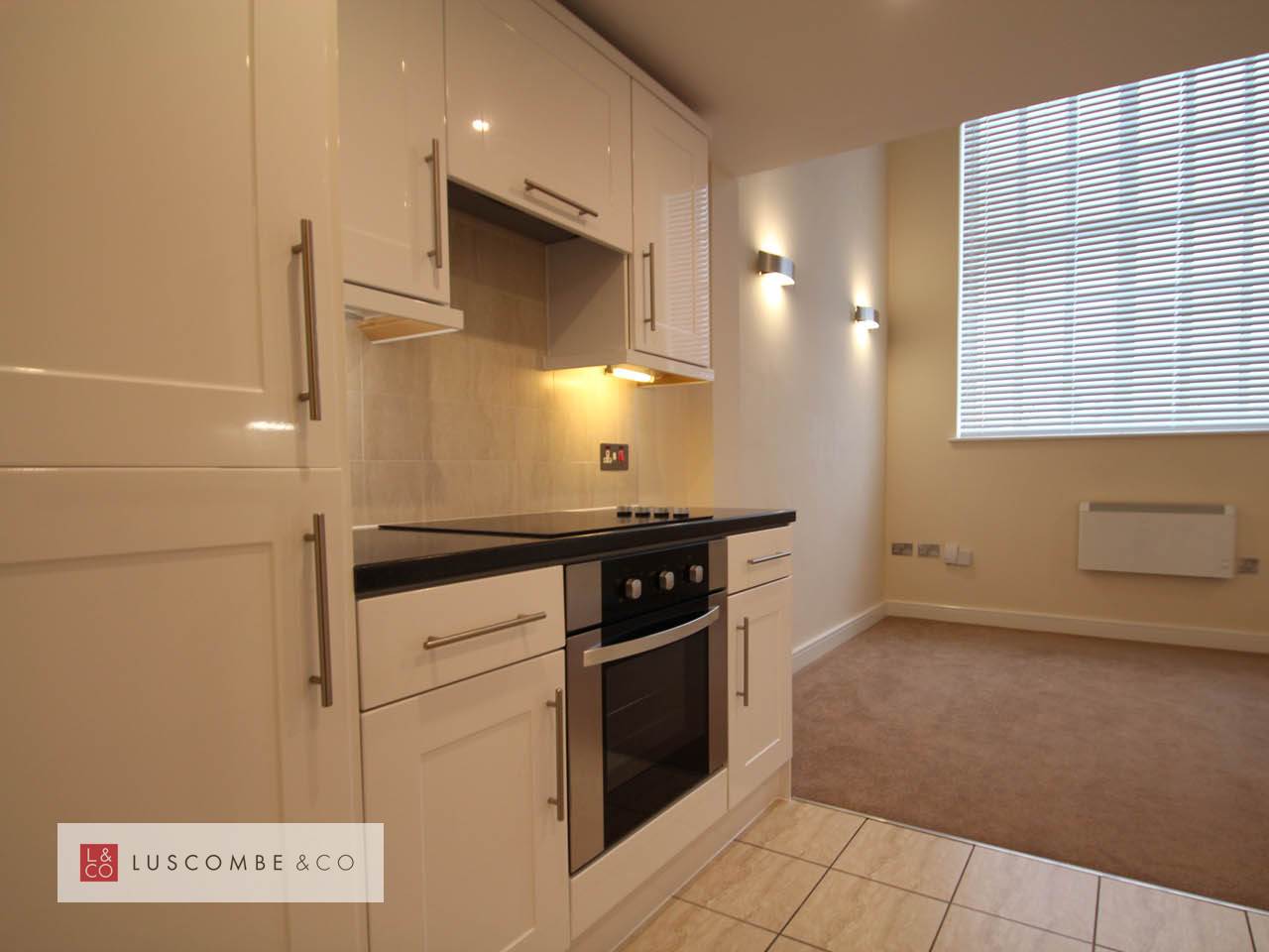 Flat Clarence Place in Newport