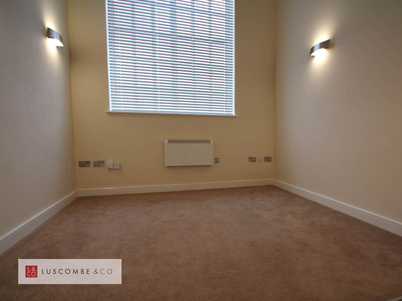 Flat Clarence Place in Newport