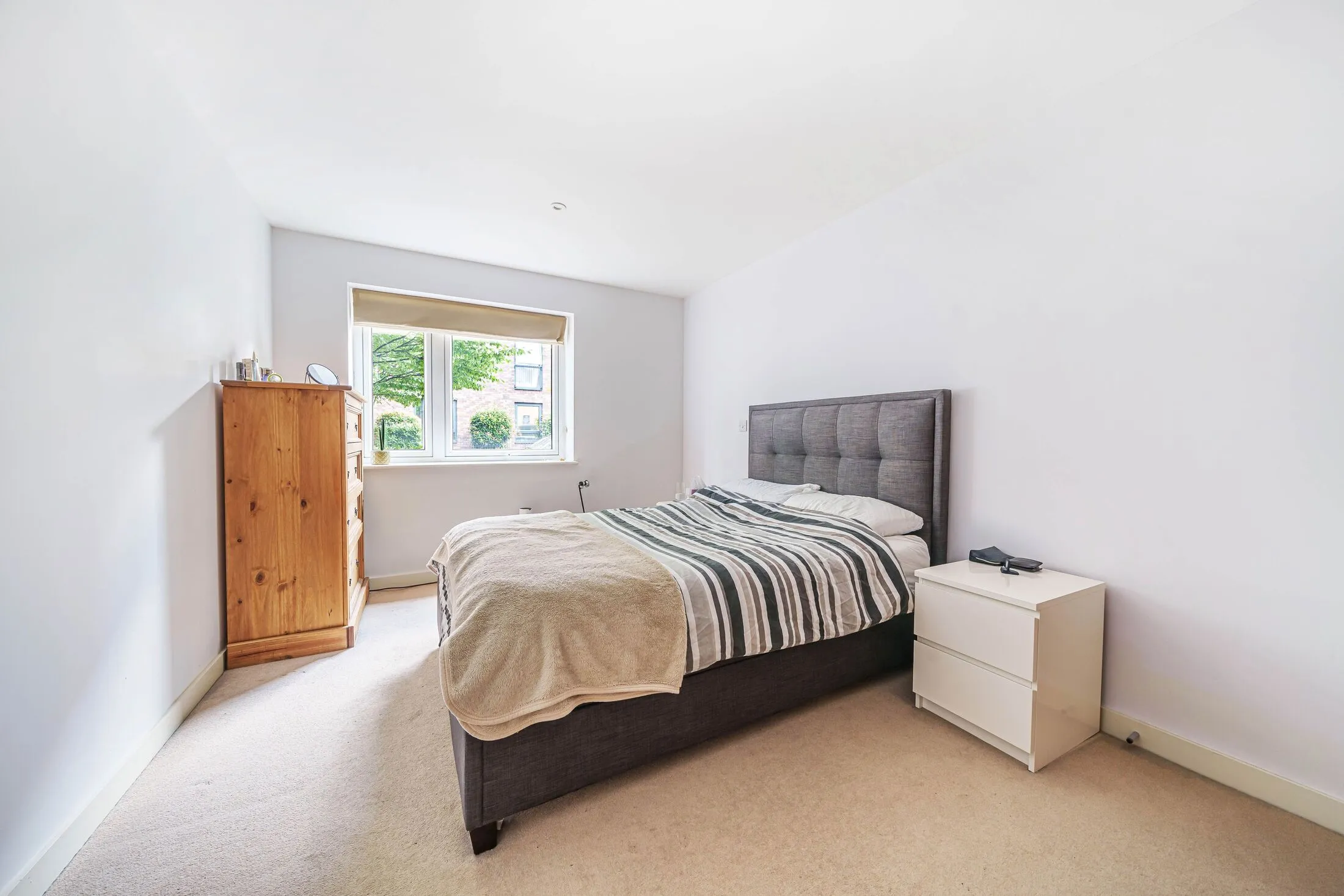 Flat Howard Road in Greater London