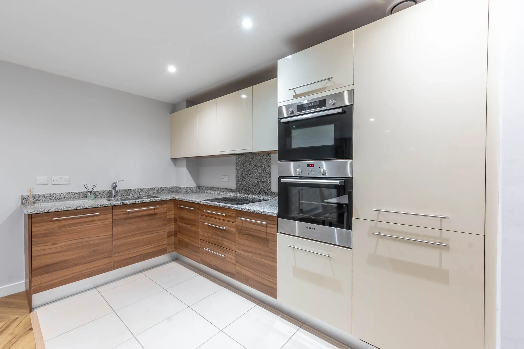 Flat Howard Road in Greater London