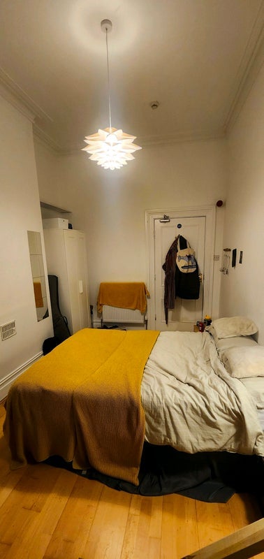 Room Coldharbour Road in Bristol