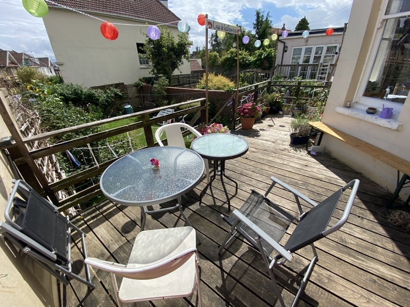 Room Coldharbour Road in Bristol