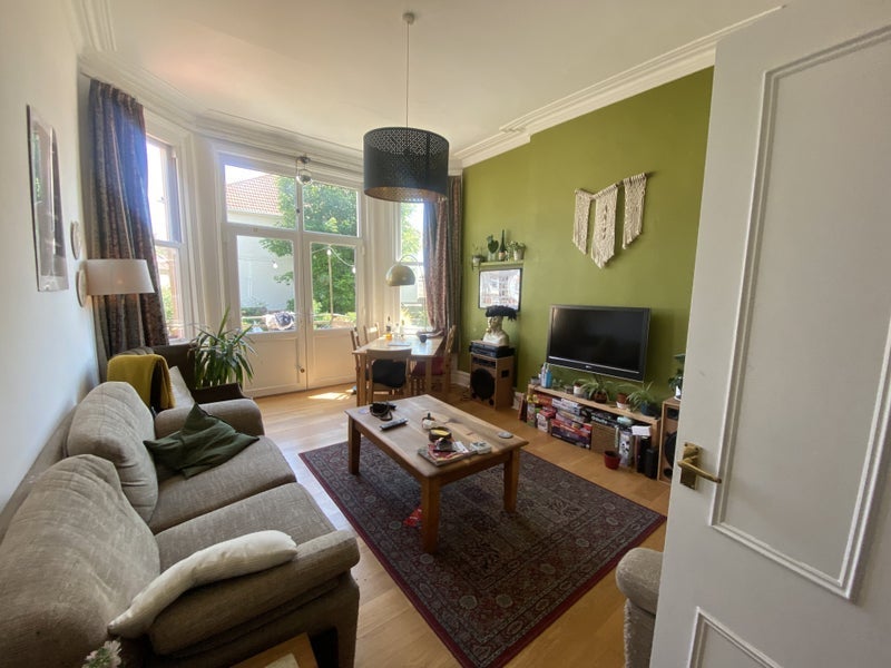 Room Coldharbour Road in Bristol