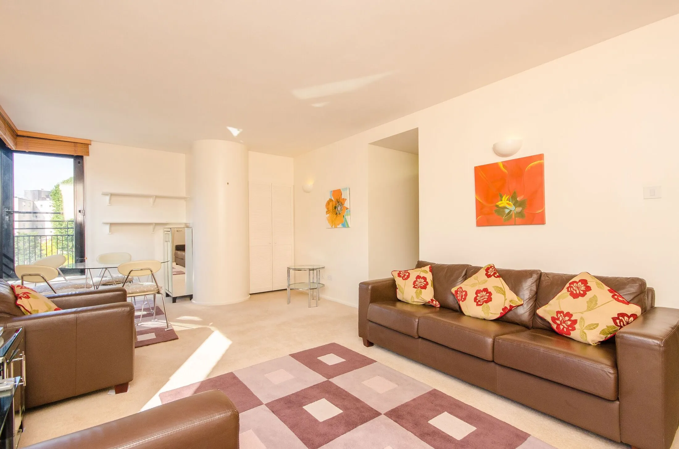 Flat Point W Access Road in Greater London