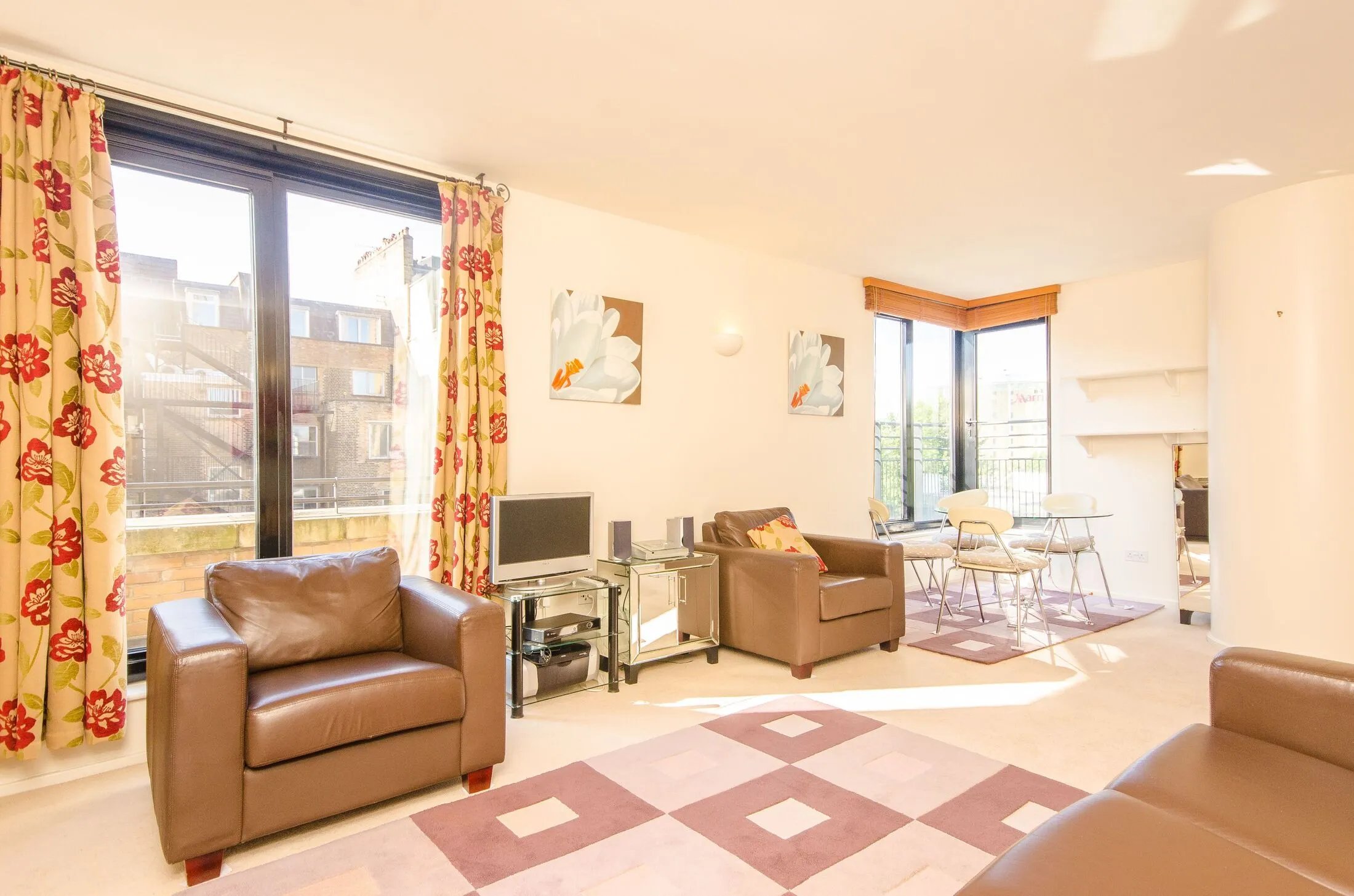 Flat Point W Access Road in Greater London