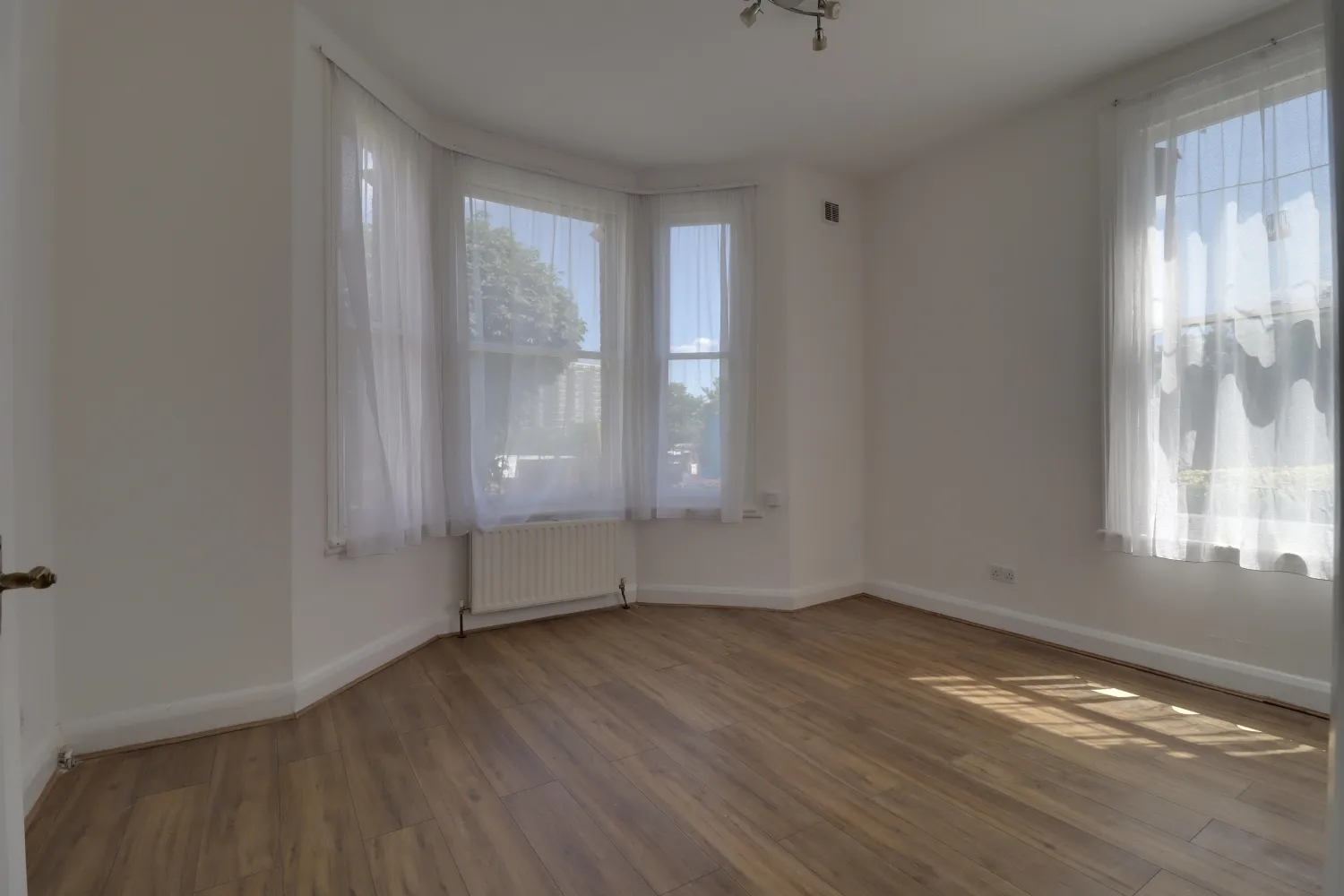 Flat Minden Road in Greater London