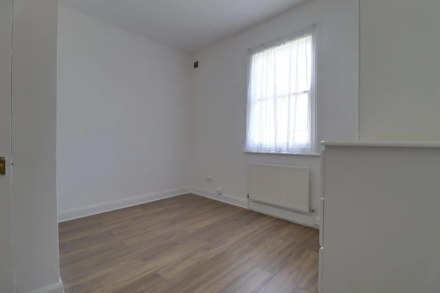 Flat Minden Road in Greater London