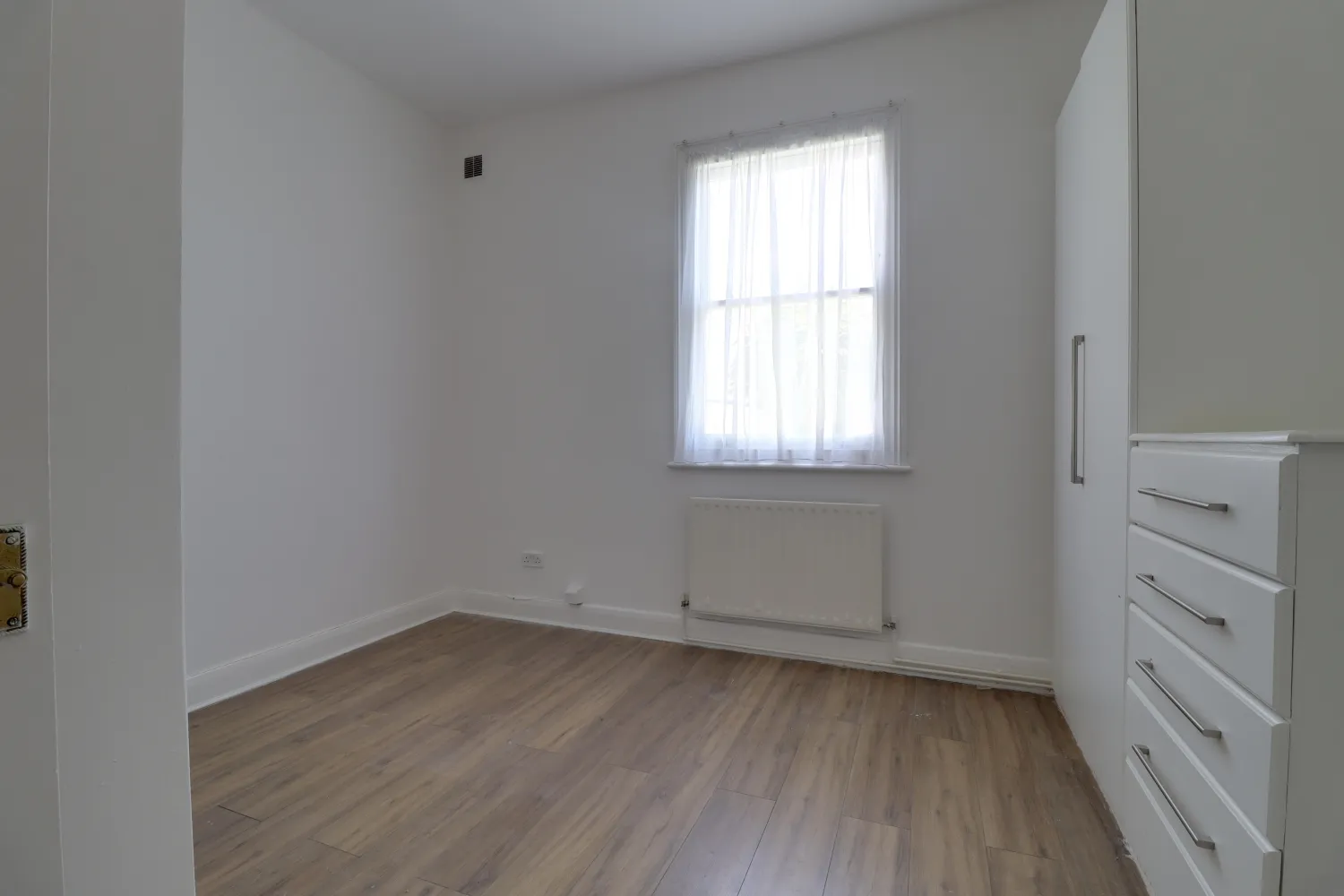 Flat Minden Road in Greater London