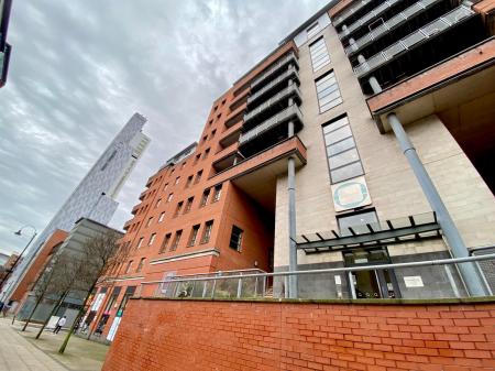Flat Lower Ormond Street in Manchester