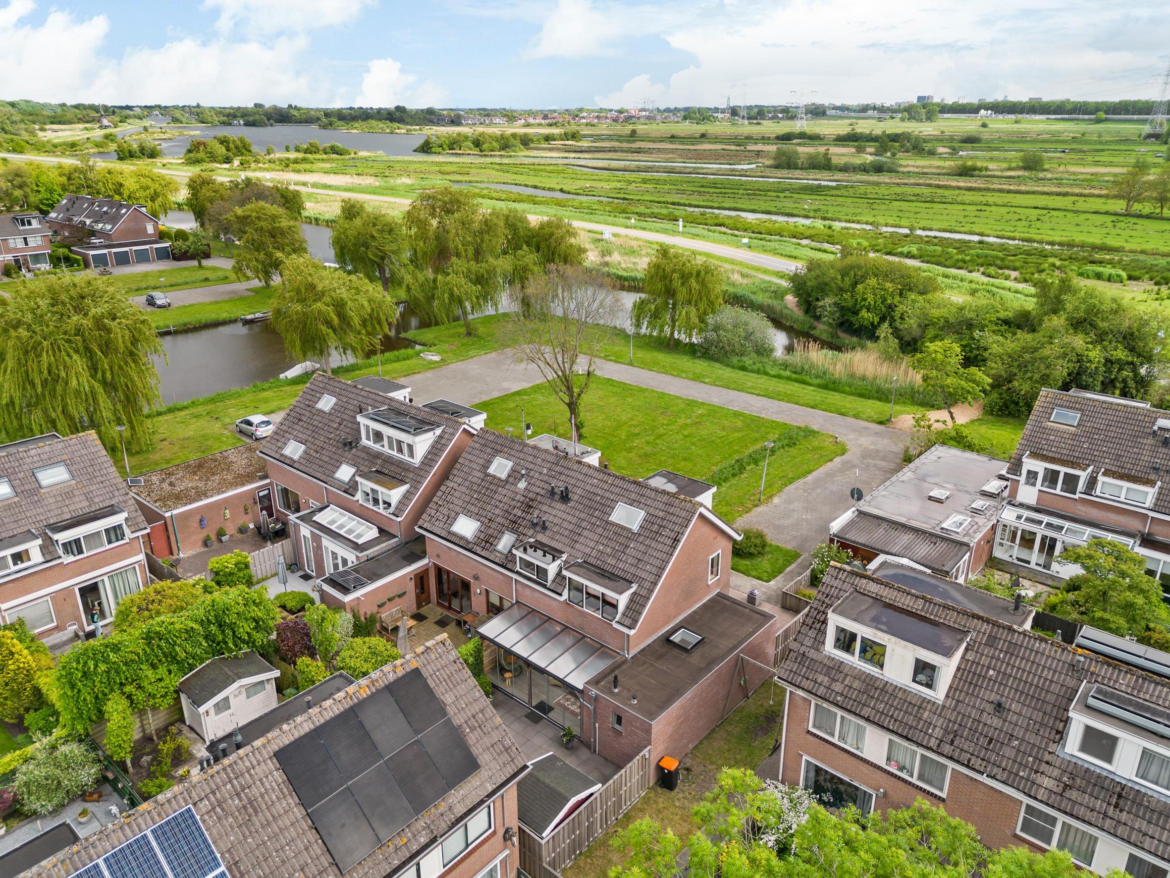 Hoekwoning te koop: Lisweg 355, Oostzaan