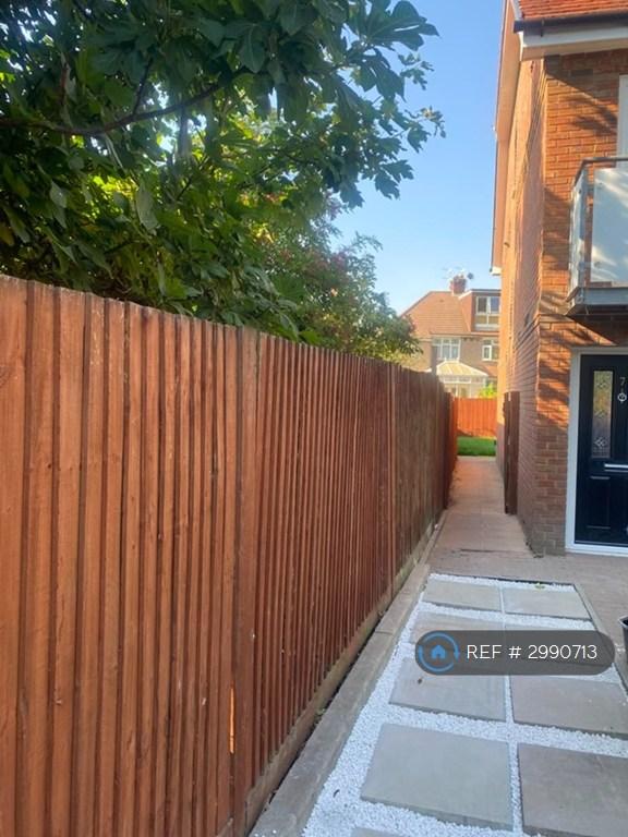 House Renshaw Close in Greater London
