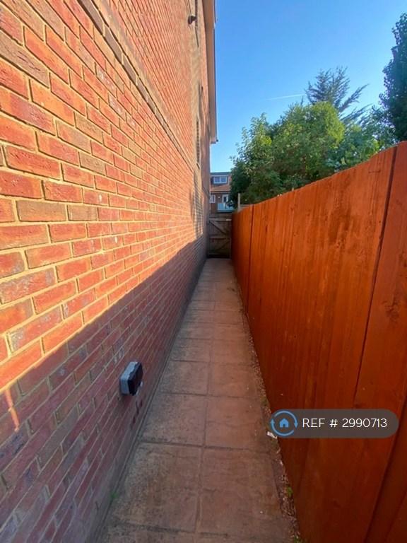 House Renshaw Close in Greater London
