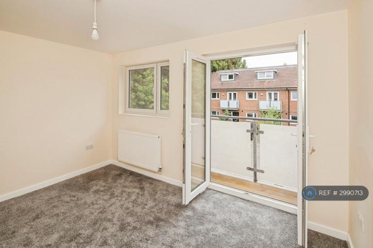 House Renshaw Close in Greater London