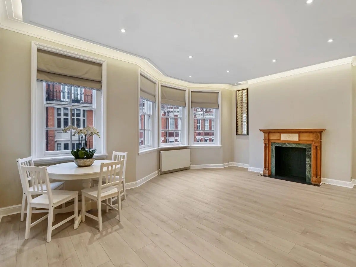 Flat Green Street in City of Westminster