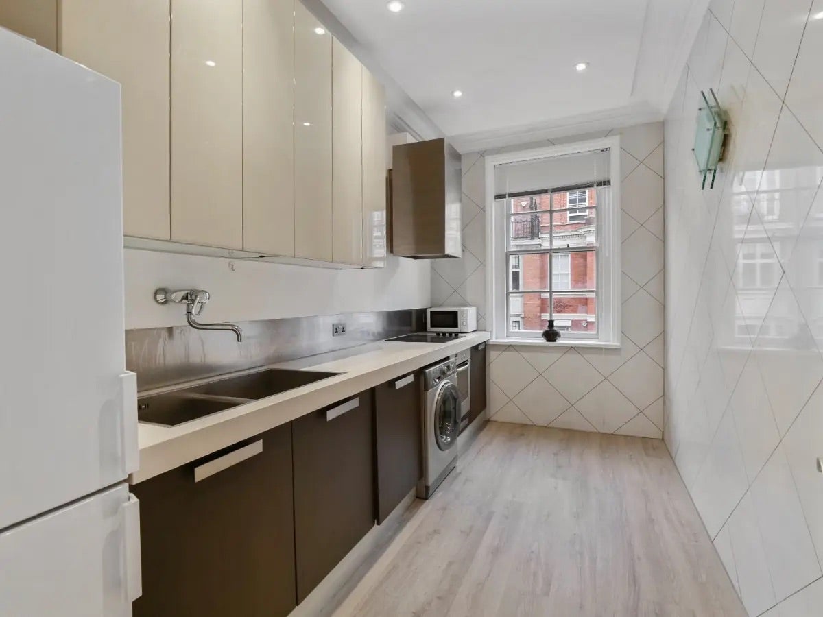Flat Green Street in City of Westminster
