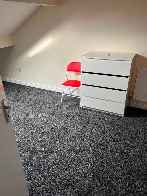 Room Cornwall Street in Chadderton