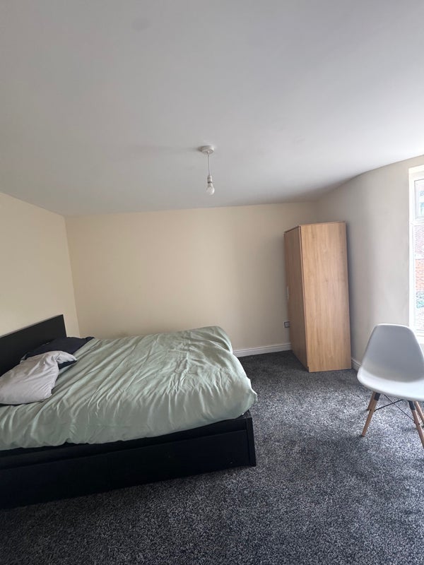 Room Cornwall Street in Chadderton