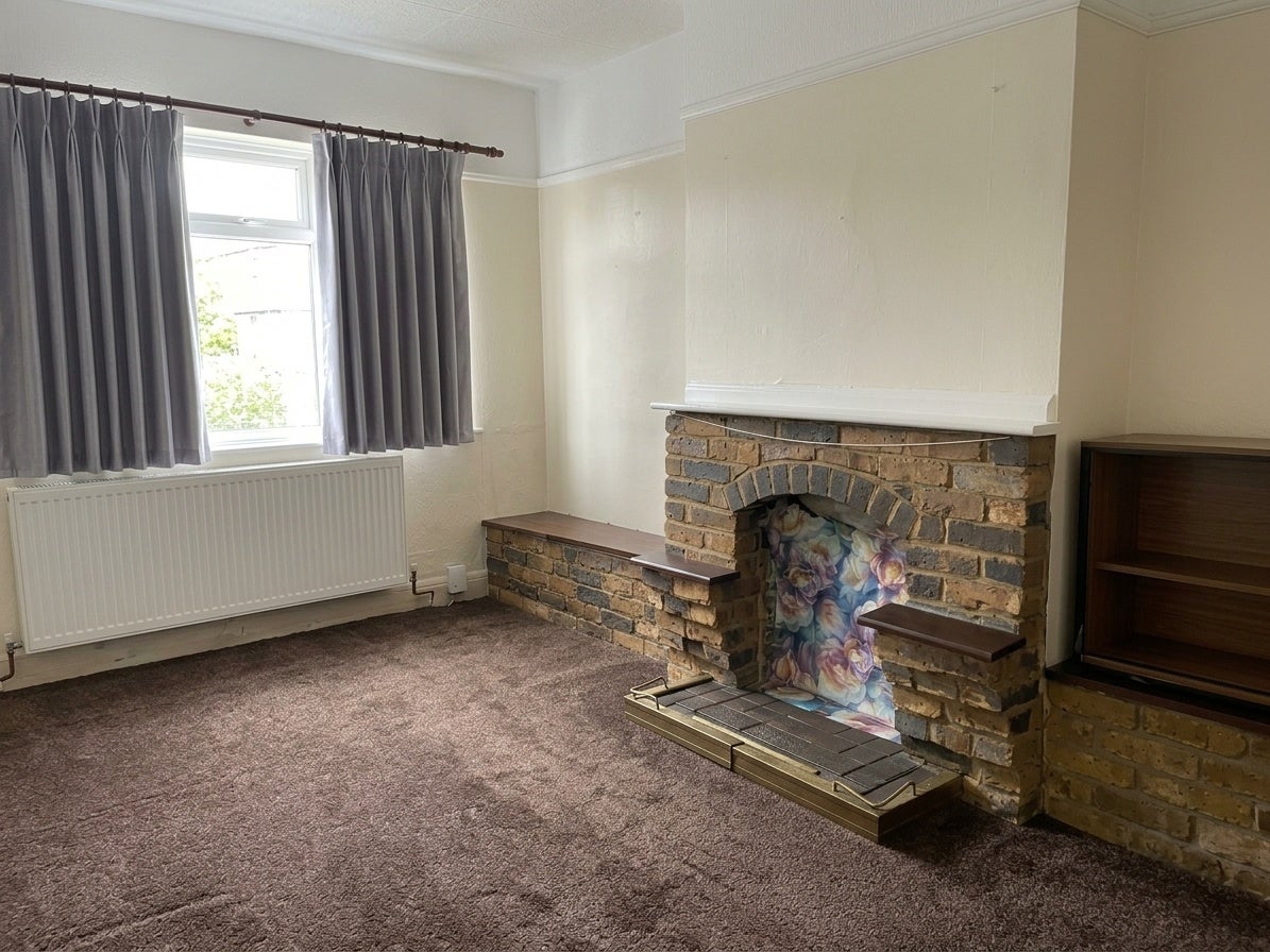 Flat Alexandra Avenue in Greater London